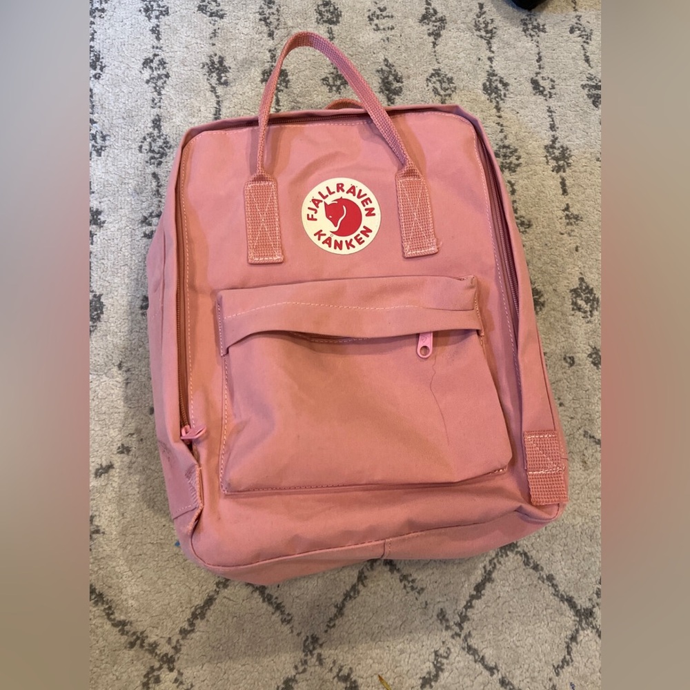 Salmon pink 15” computer back. Like new, slight smudge on one pocket